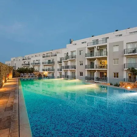Escape I Sun, Pool & Πανσιόν
