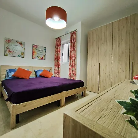 Pensiune Entire I Pool Access I Walk To