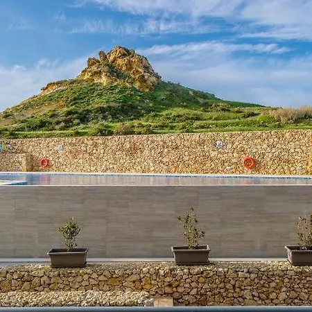 Entire I Pool Access I Walk To Pensiune Marsalforn