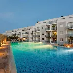 Holiday Escape I Sun, Pool & Beach Guest house