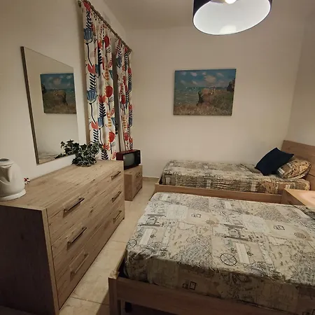 Entire I Pool Access I Walk To Konukevi