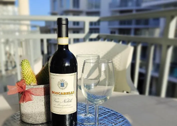 Entire I Pool Access I Walk To Guest house 4*