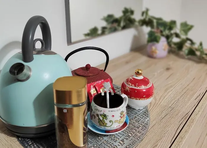 Entire I Pool Access I Walk To Guest house 4*