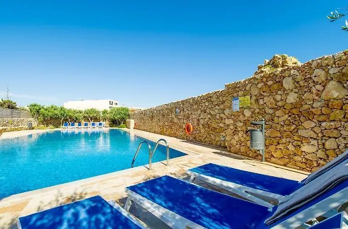 Entire I Pool Access I Walk To