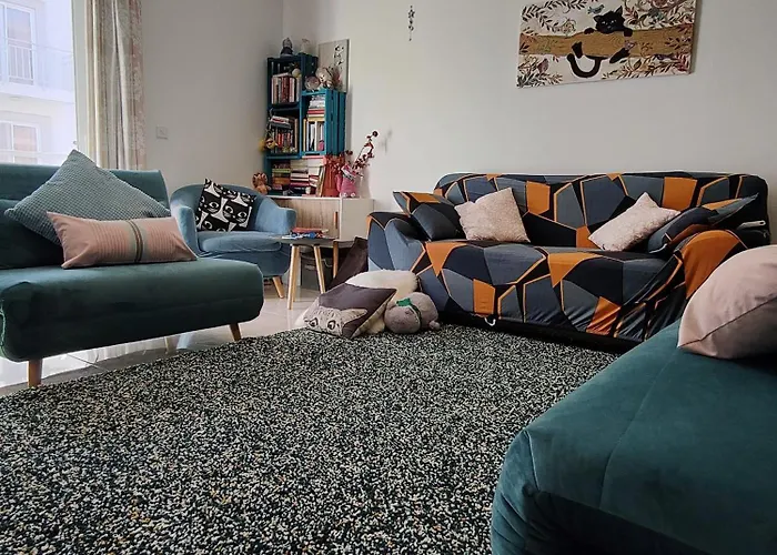 Entire I Pool Access I Walk To Guest house