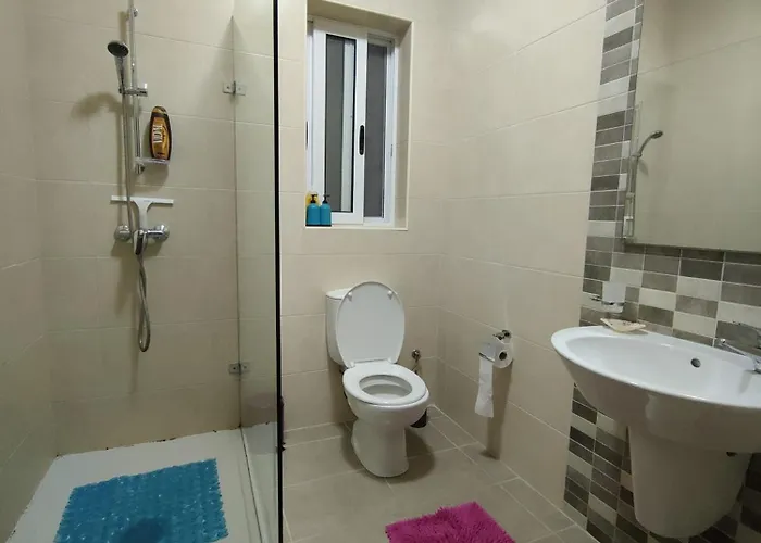 Πανσιόν Entire I Pool Access I Walk To